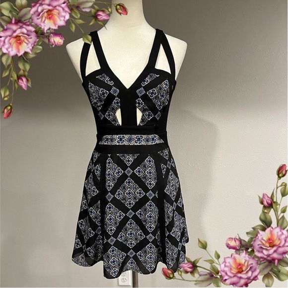 BCBGMAXAZRIA sleeveless v-neck mini Dress with cut out details size 0 - Picture 1 of 15